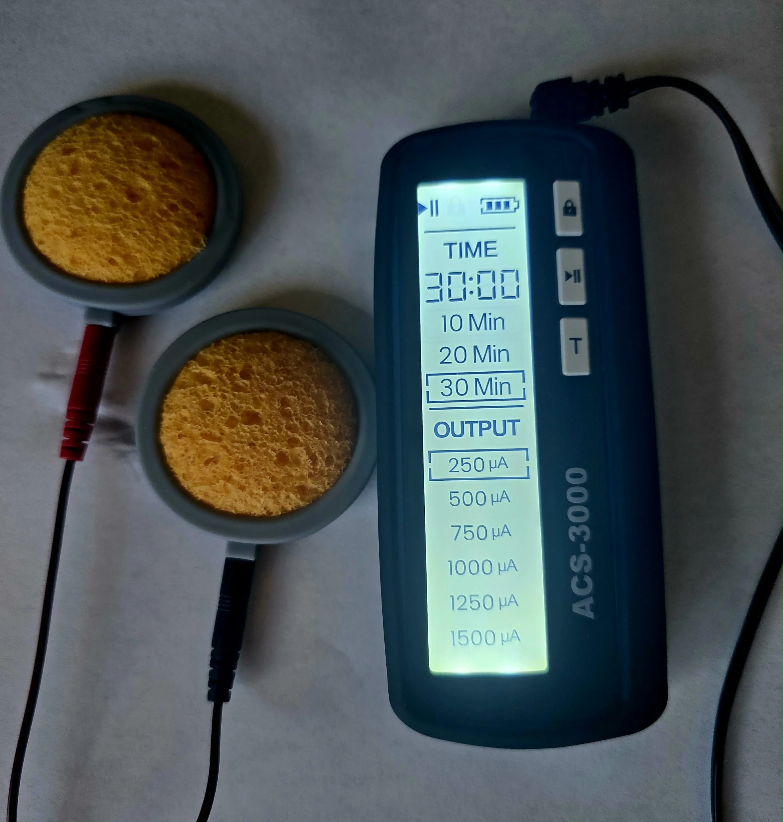 The ACS 3000 device with electrode sponges